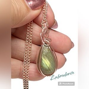 🌟Golden labradorite in simple setting-elegant and stunning